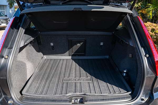 2023 Volvo XC40 Ultimate B5 Dark