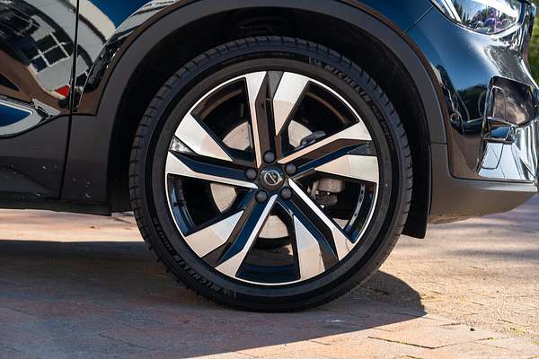 2023 Volvo XC40 Ultimate B5 Dark