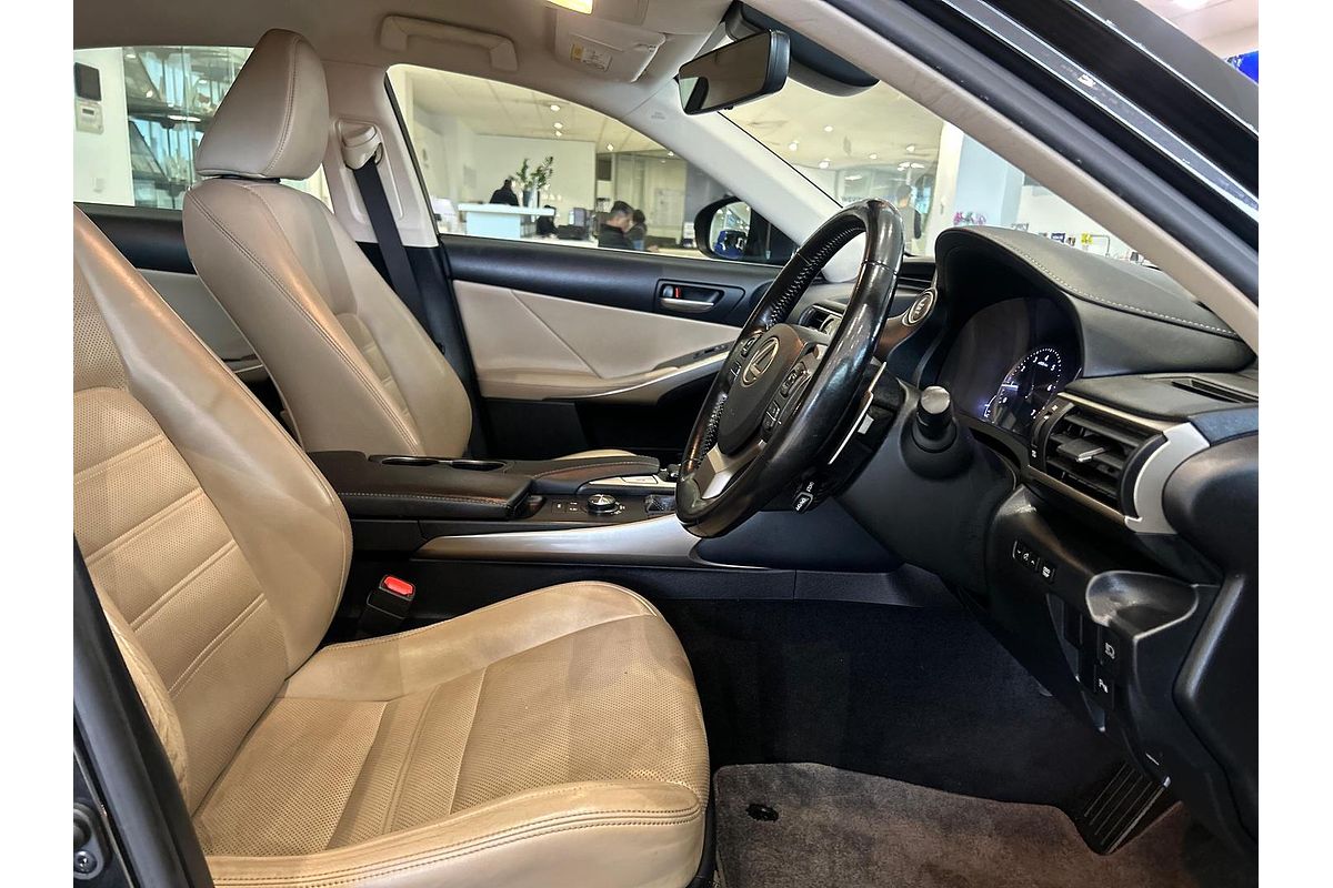 2017 Lexus IS IS200t Luxury ASE30R