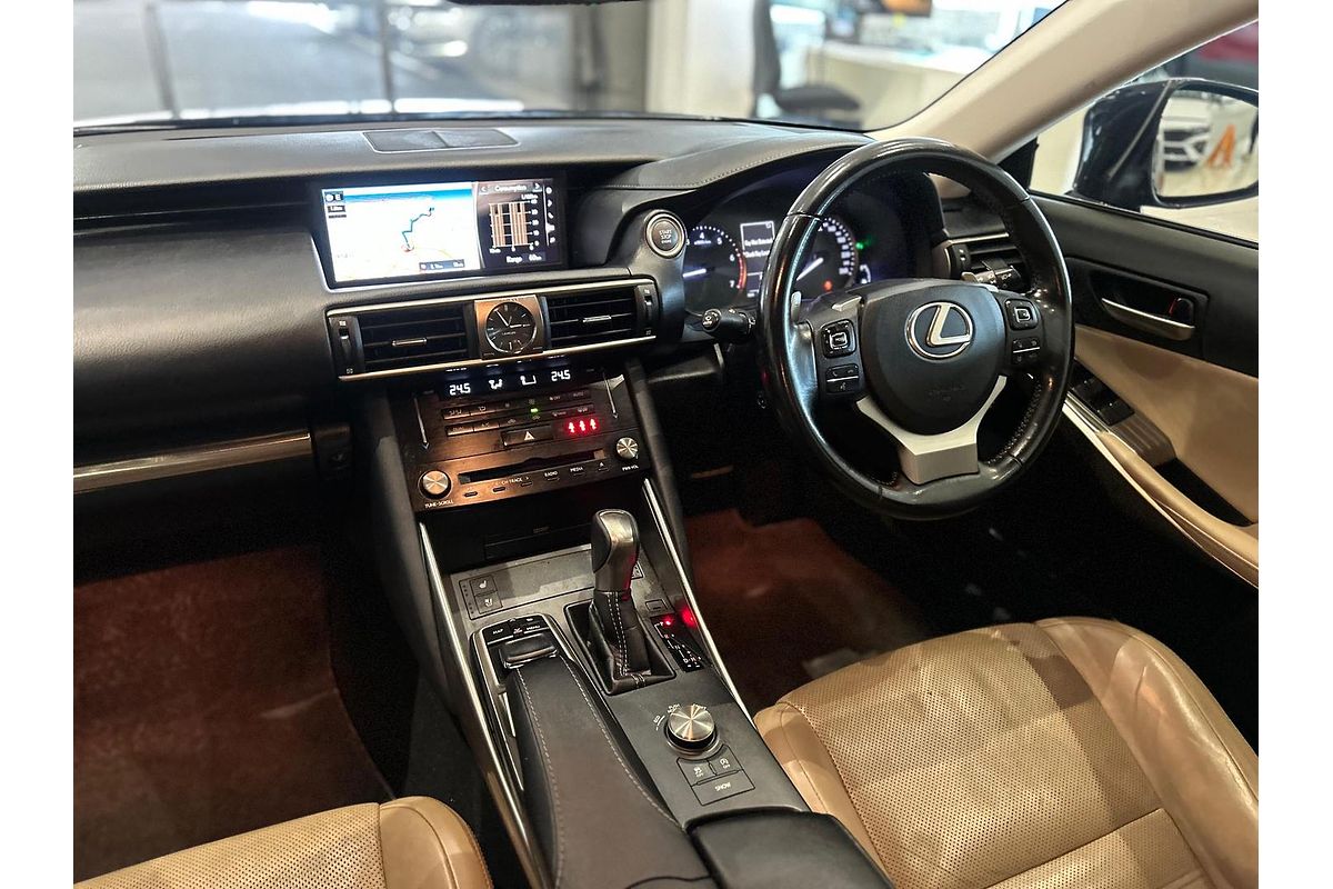 2017 Lexus IS IS200t Luxury ASE30R