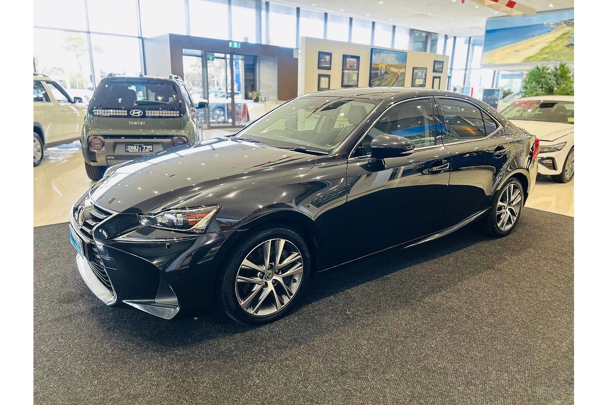 2017 Lexus IS IS200t Luxury ASE30R