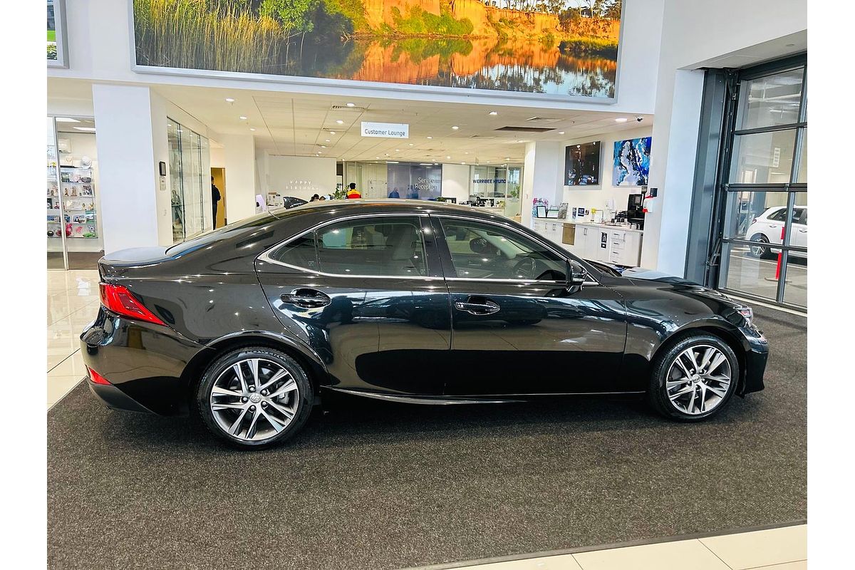 2017 Lexus IS IS200t Luxury ASE30R