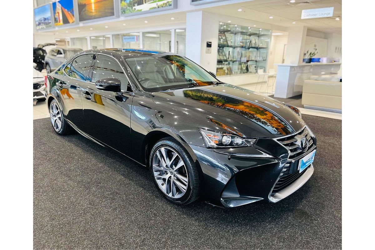 2017 Lexus IS IS200t Luxury ASE30R