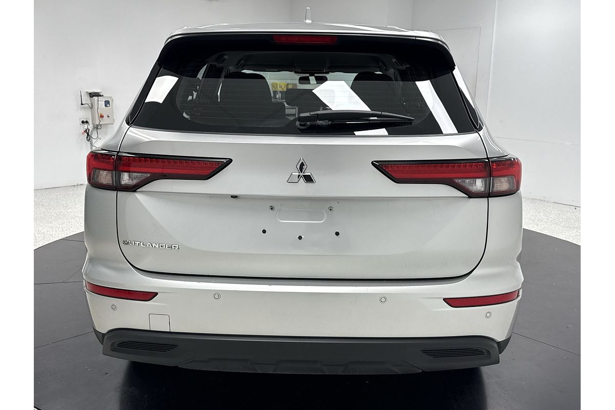 2023 Mitsubishi Outlander ES ZM