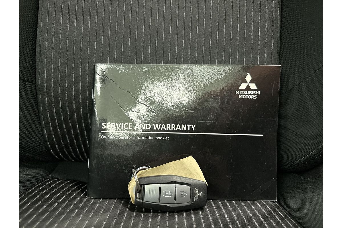 2023 Mitsubishi Outlander ES ZM