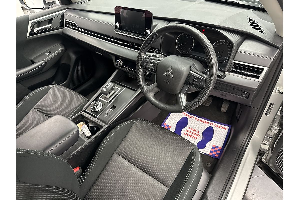 2023 Mitsubishi Outlander ES ZM