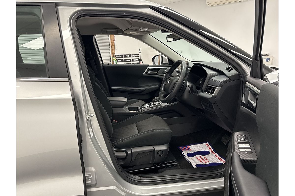 2023 Mitsubishi Outlander ES ZM