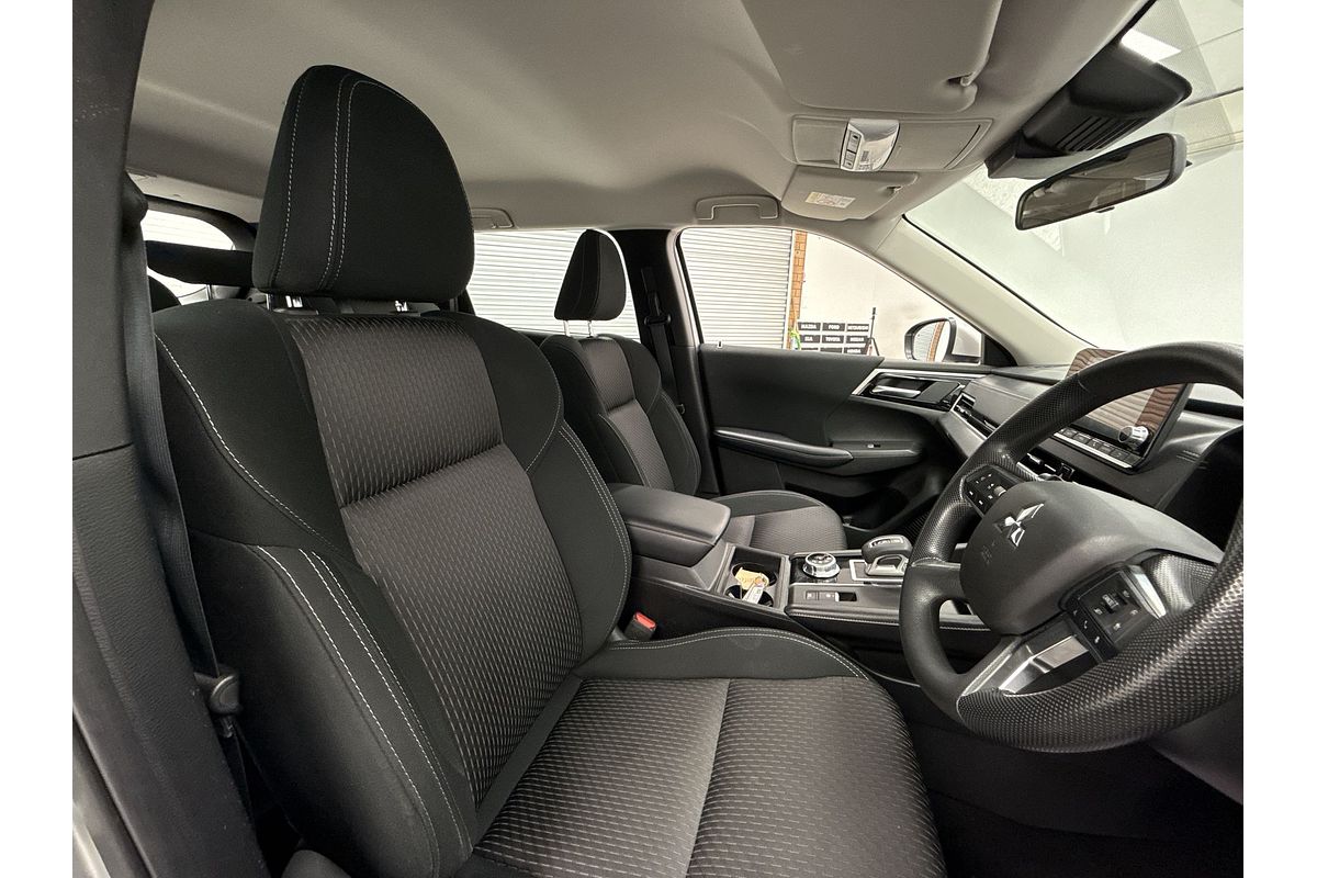 2023 Mitsubishi Outlander ES ZM