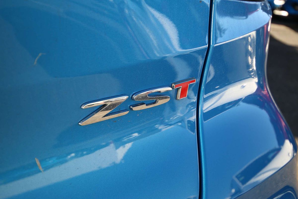 2023 MG ZST Essence