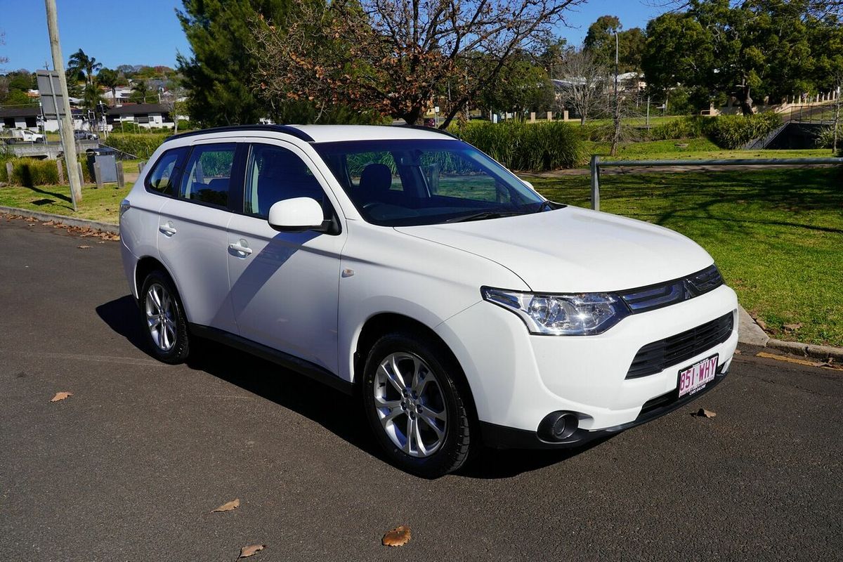 2013 Mitsubishi Outlander ES ZJ