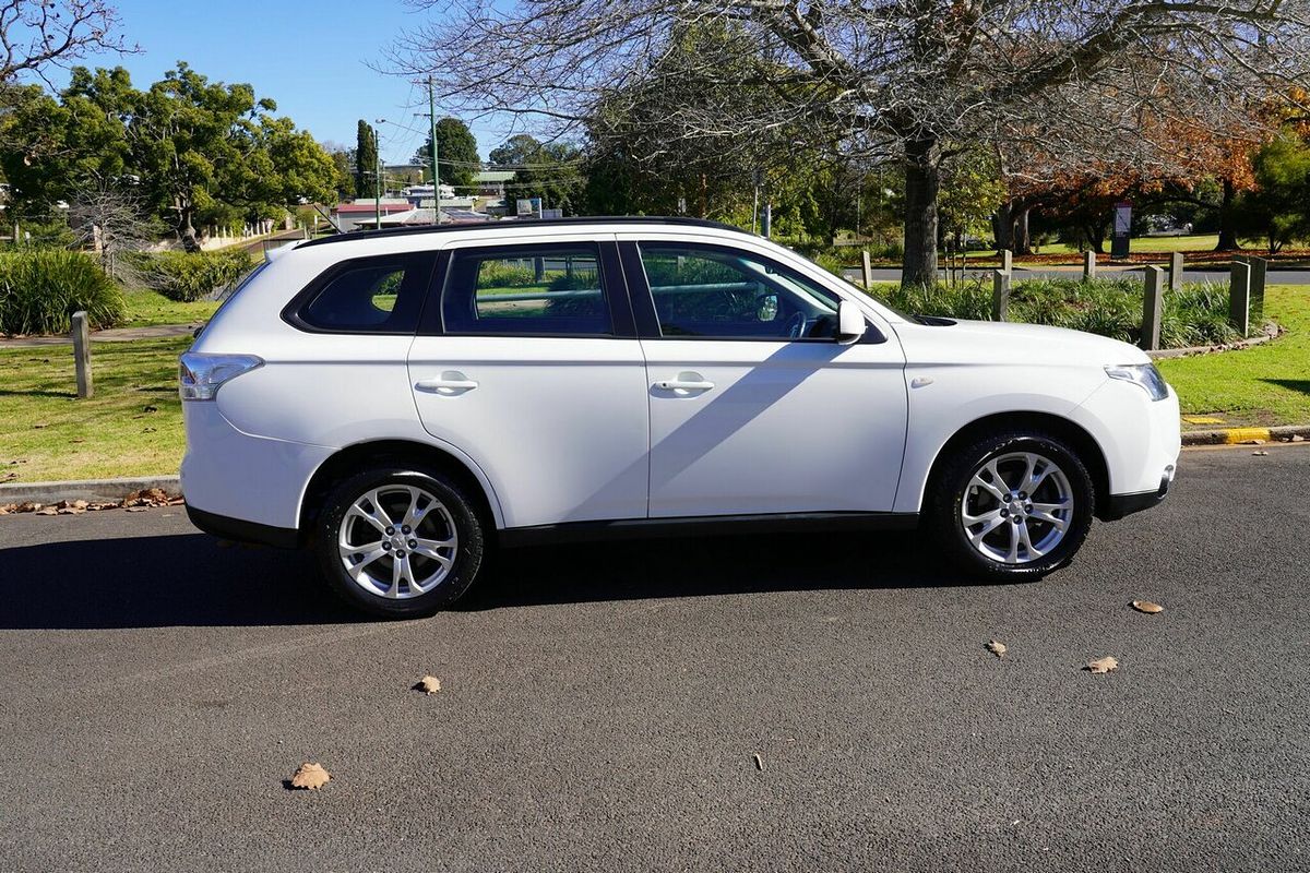 2013 Mitsubishi Outlander ES ZJ