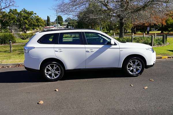 2013 Mitsubishi Outlander ES ZJ