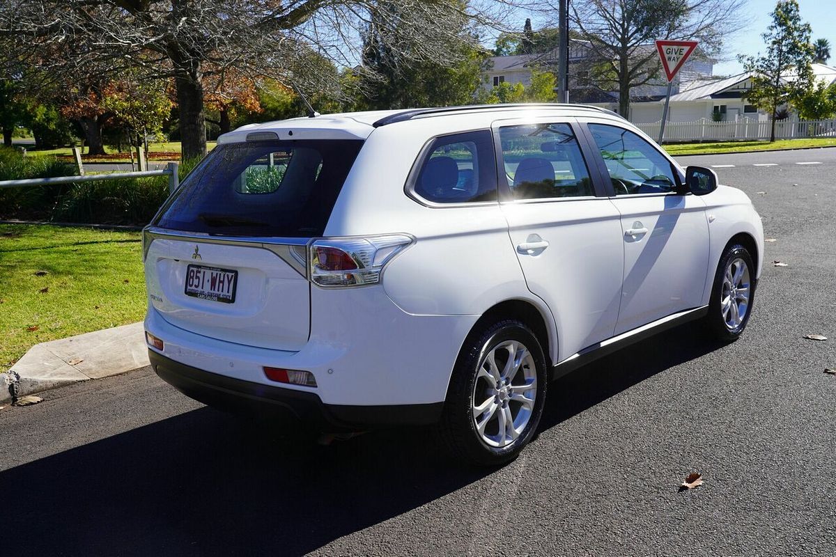 2013 Mitsubishi Outlander ES ZJ
