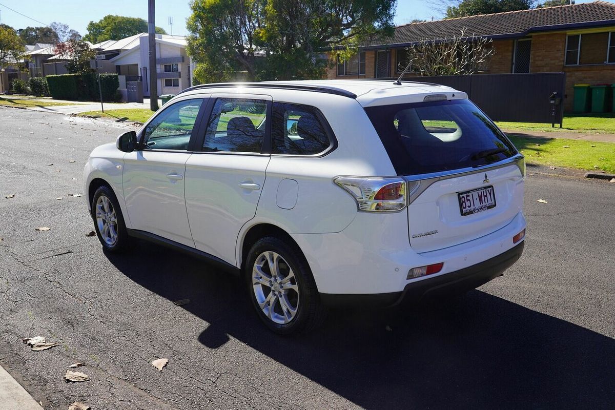 2013 Mitsubishi Outlander ES ZJ