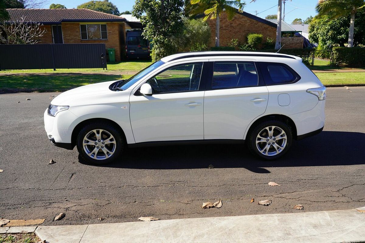 2013 Mitsubishi Outlander ES ZJ