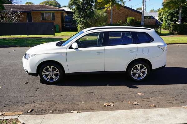 2013 Mitsubishi Outlander ES ZJ