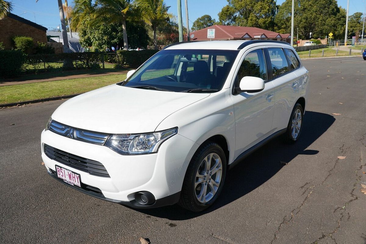 2013 Mitsubishi Outlander ES ZJ