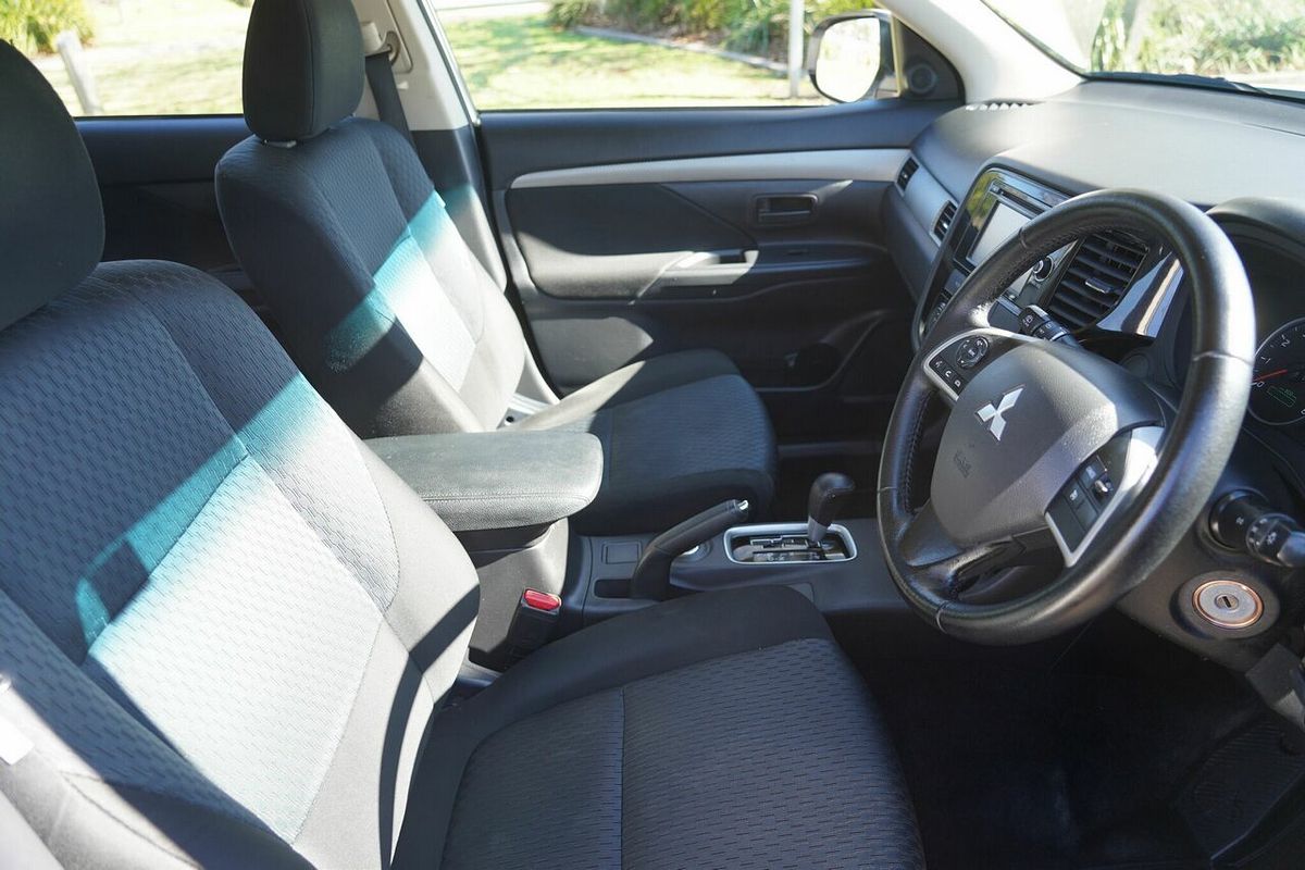 2013 Mitsubishi Outlander ES ZJ
