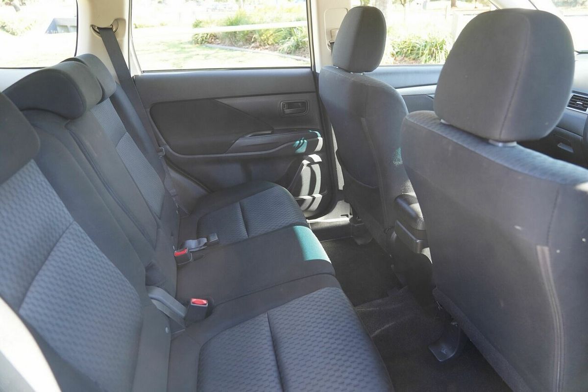 2013 Mitsubishi Outlander ES ZJ