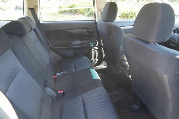 2013 Mitsubishi Outlander ES ZJ