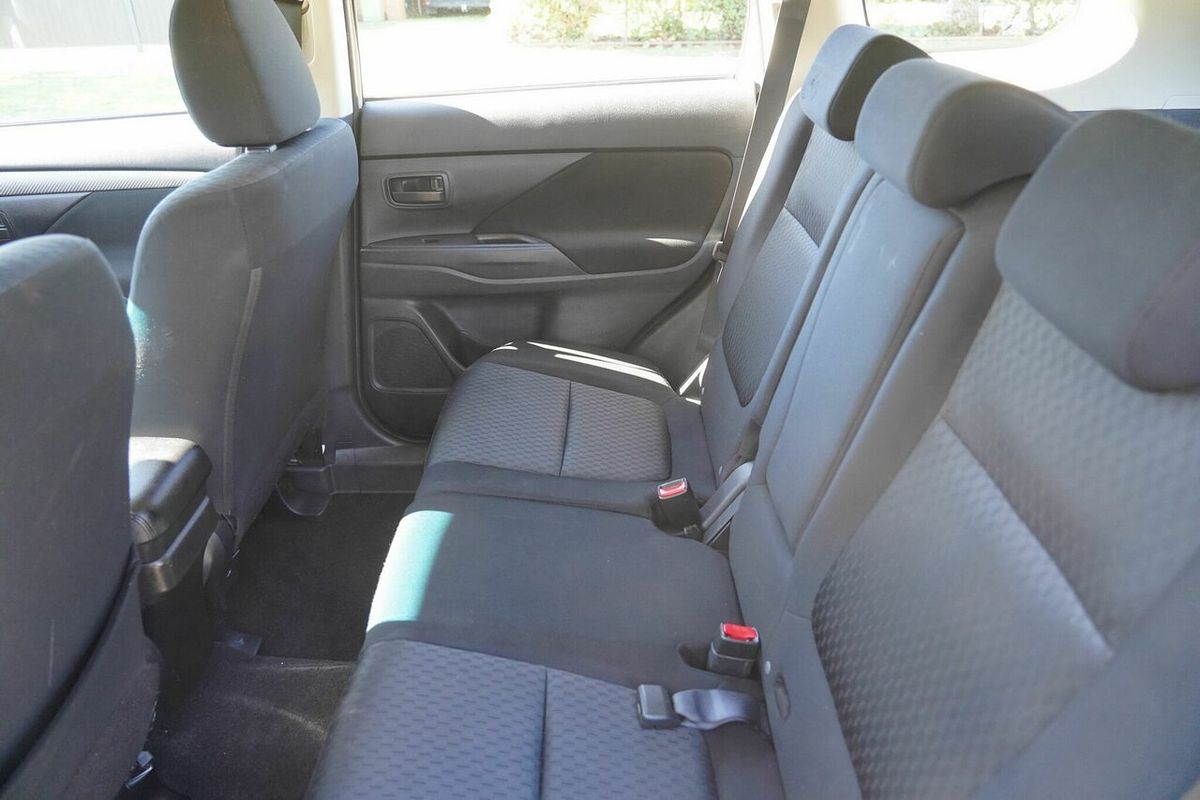 2013 Mitsubishi Outlander ES ZJ