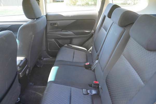 2013 Mitsubishi Outlander ES ZJ