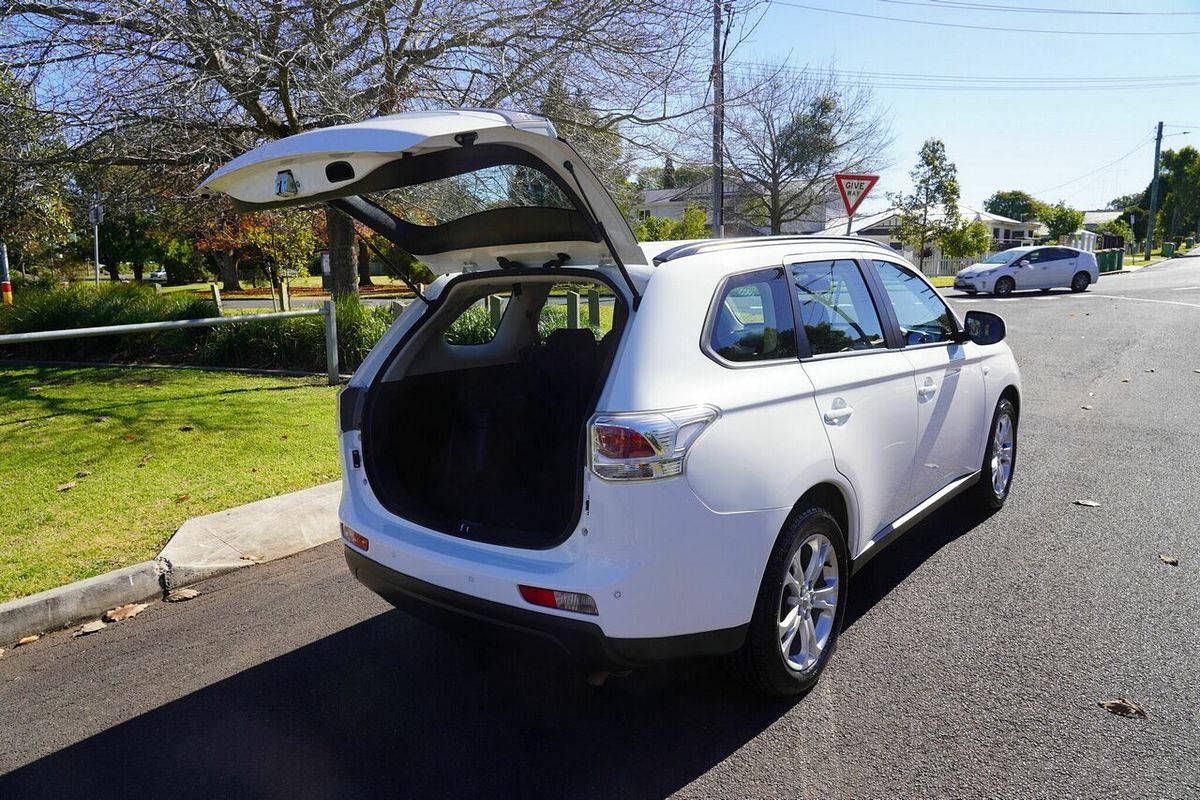 2013 Mitsubishi Outlander ES ZJ