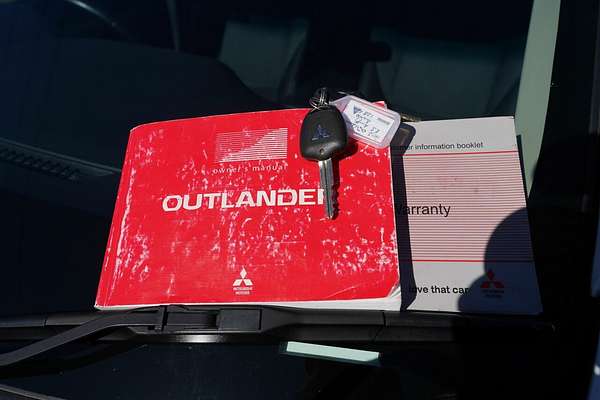 2013 Mitsubishi Outlander ES ZJ