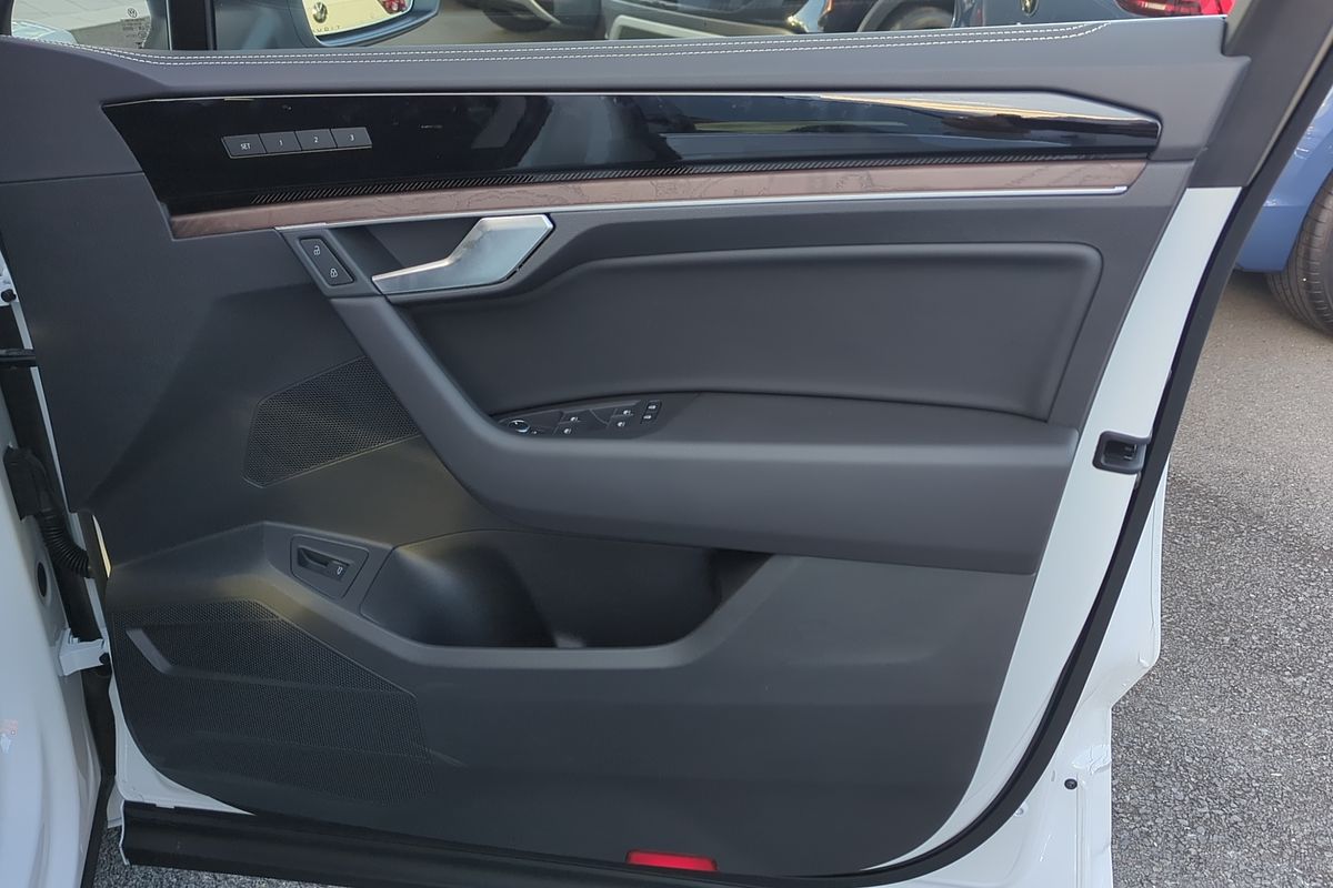 2025 Volkswagen Touareg 170TDI RC
