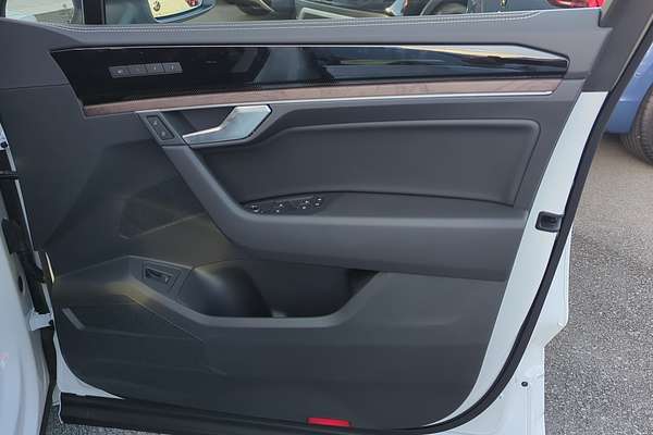 2025 Volkswagen Touareg 170TDI RC