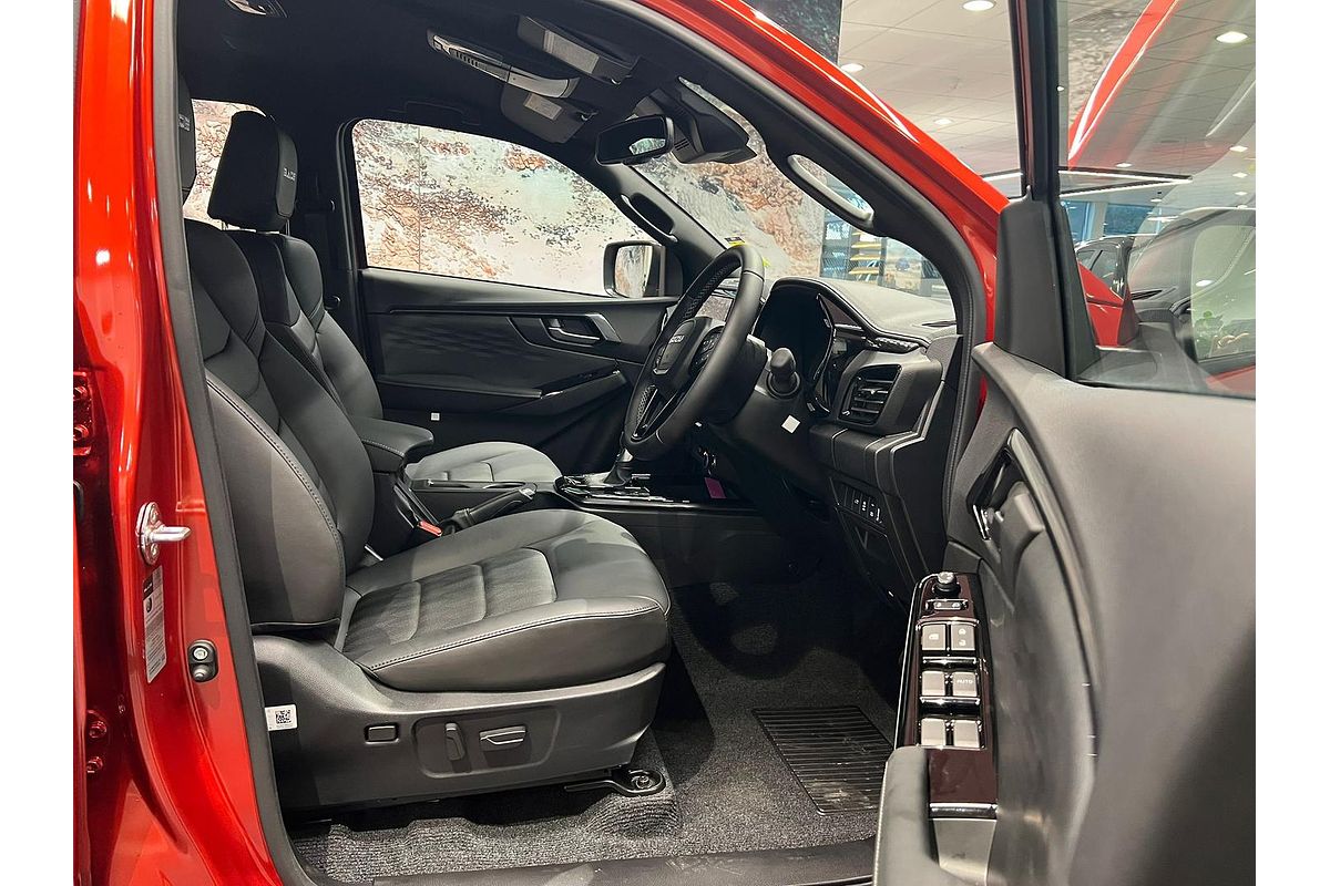 2025 Isuzu D-MAX BLADE 4X4