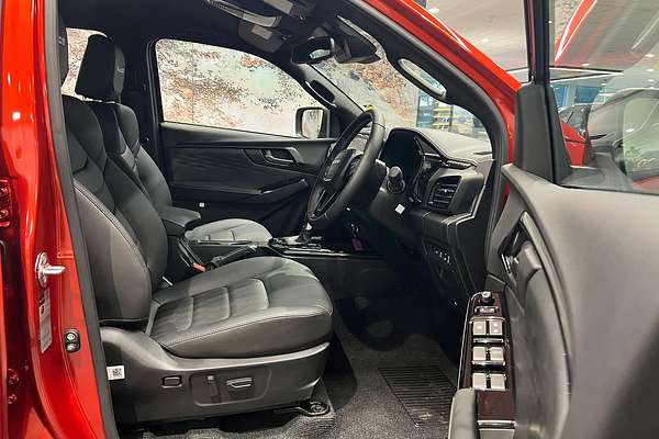 2025 Isuzu D-MAX BLADE 4X4