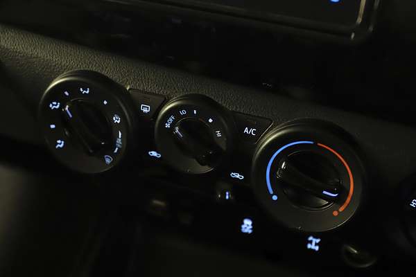 2015 Toyota Hilux SR GUN126R 4X4