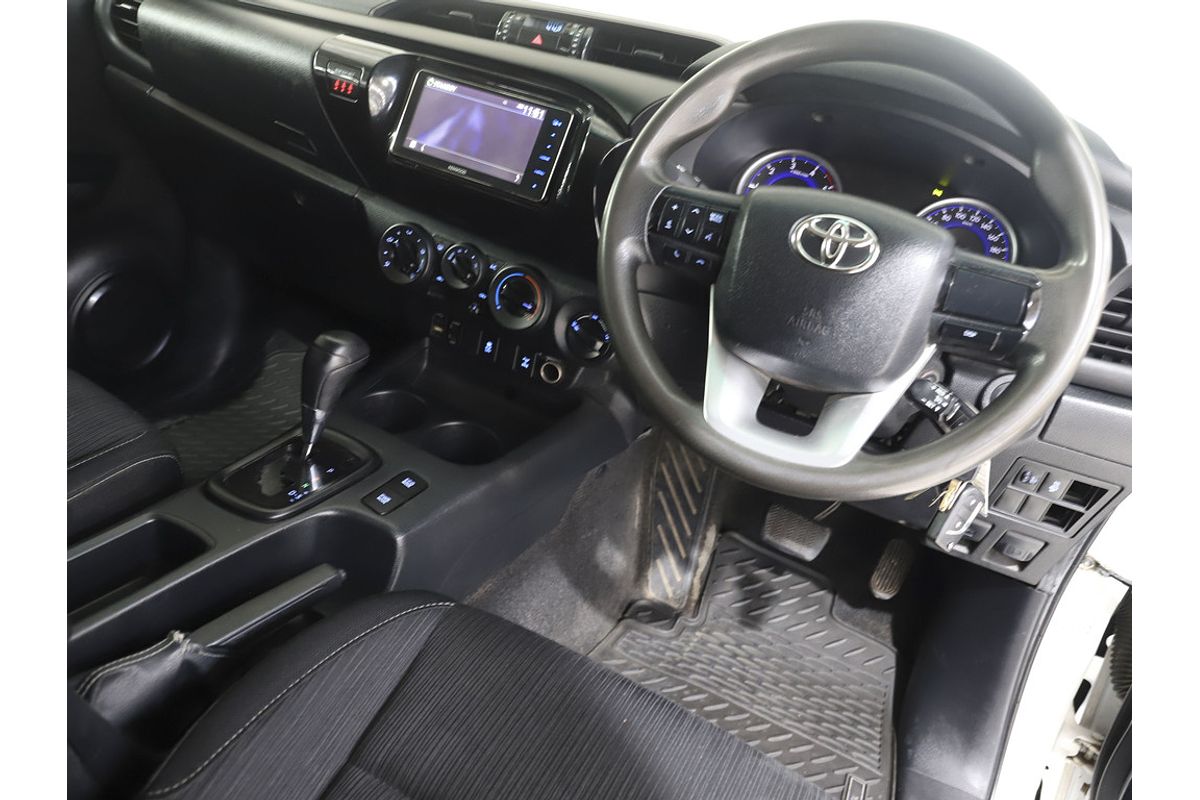 2015 Toyota Hilux SR GUN126R 4X4