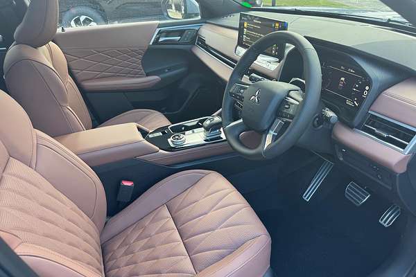 2025 Mitsubishi Outlander Exceed Tourer ZM