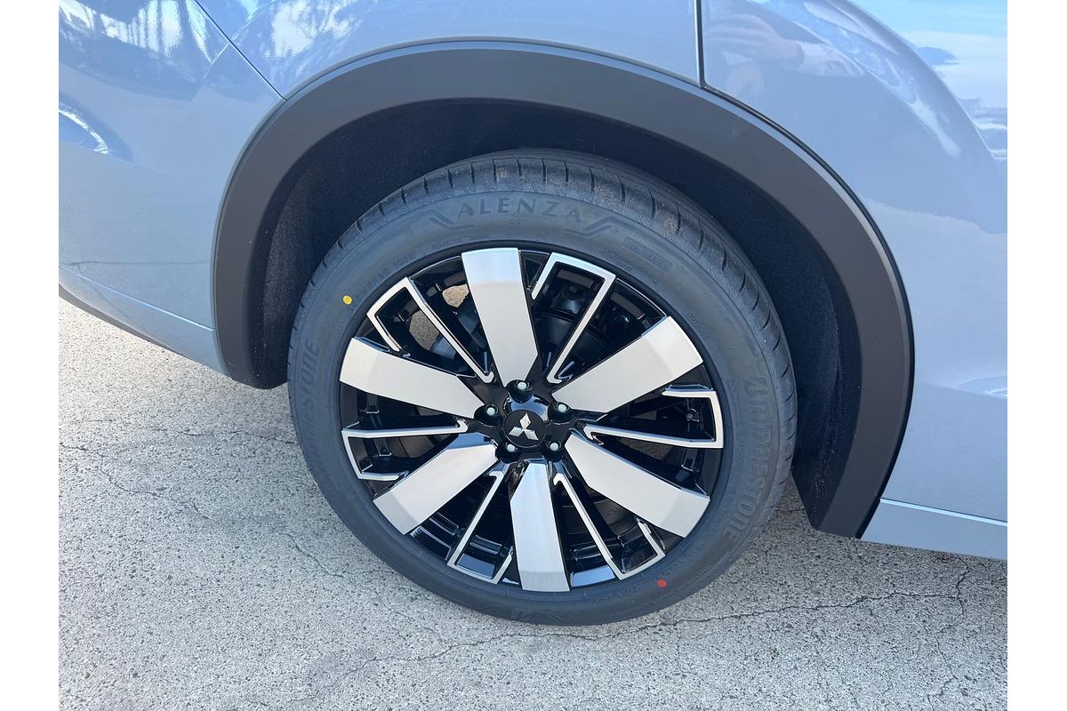 2025 Mitsubishi Outlander Exceed Tourer ZM