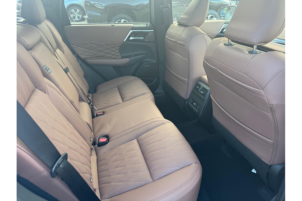 2025 Mitsubishi Outlander Exceed Tourer ZM