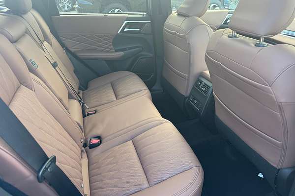 2025 Mitsubishi Outlander Exceed Tourer ZM