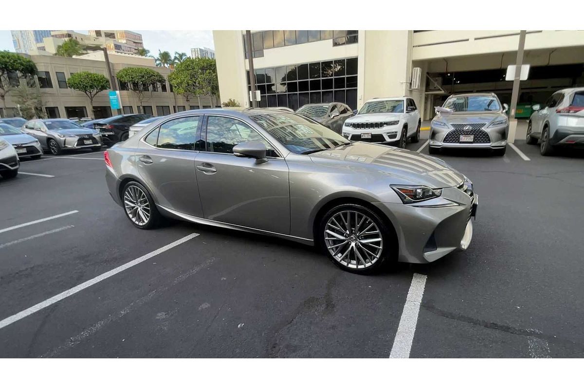 2017 Lexus IS