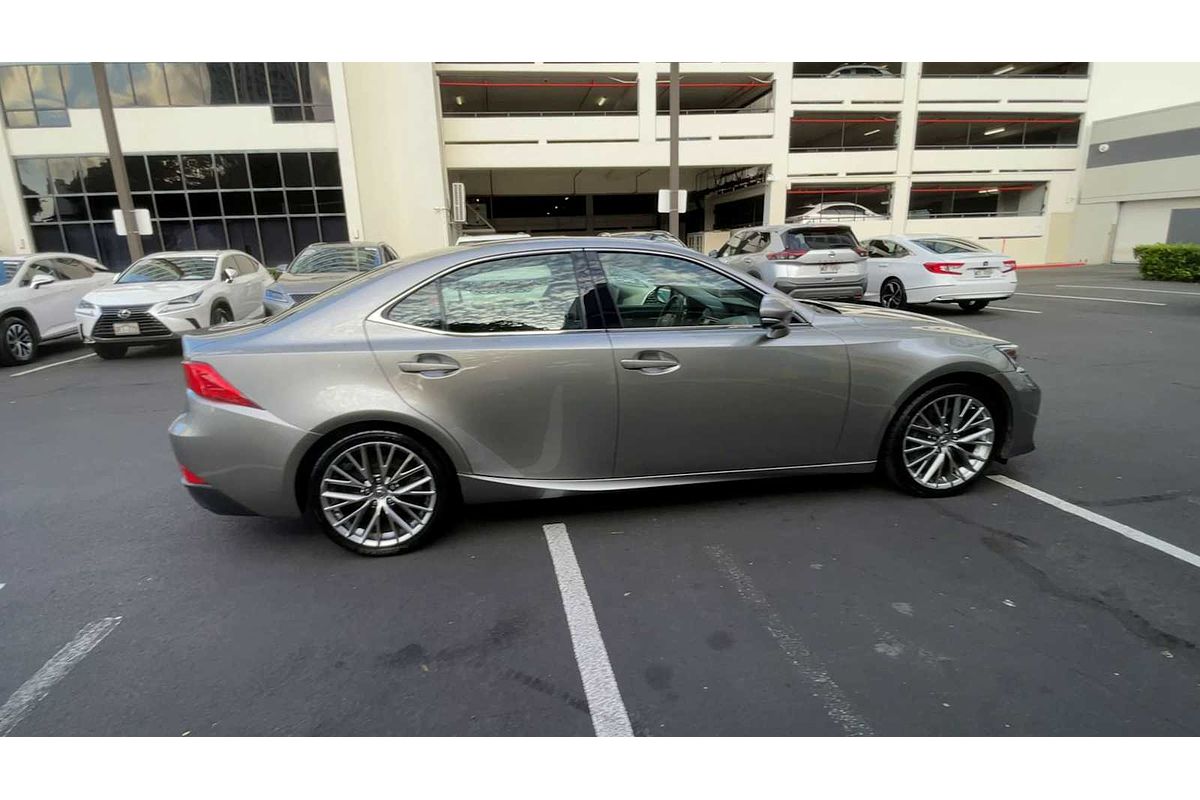 2017 Lexus IS