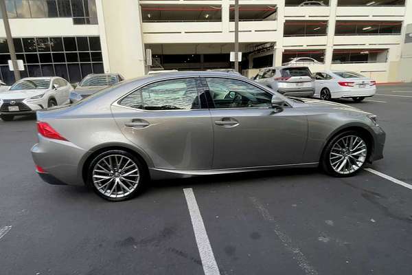 2017 Lexus IS