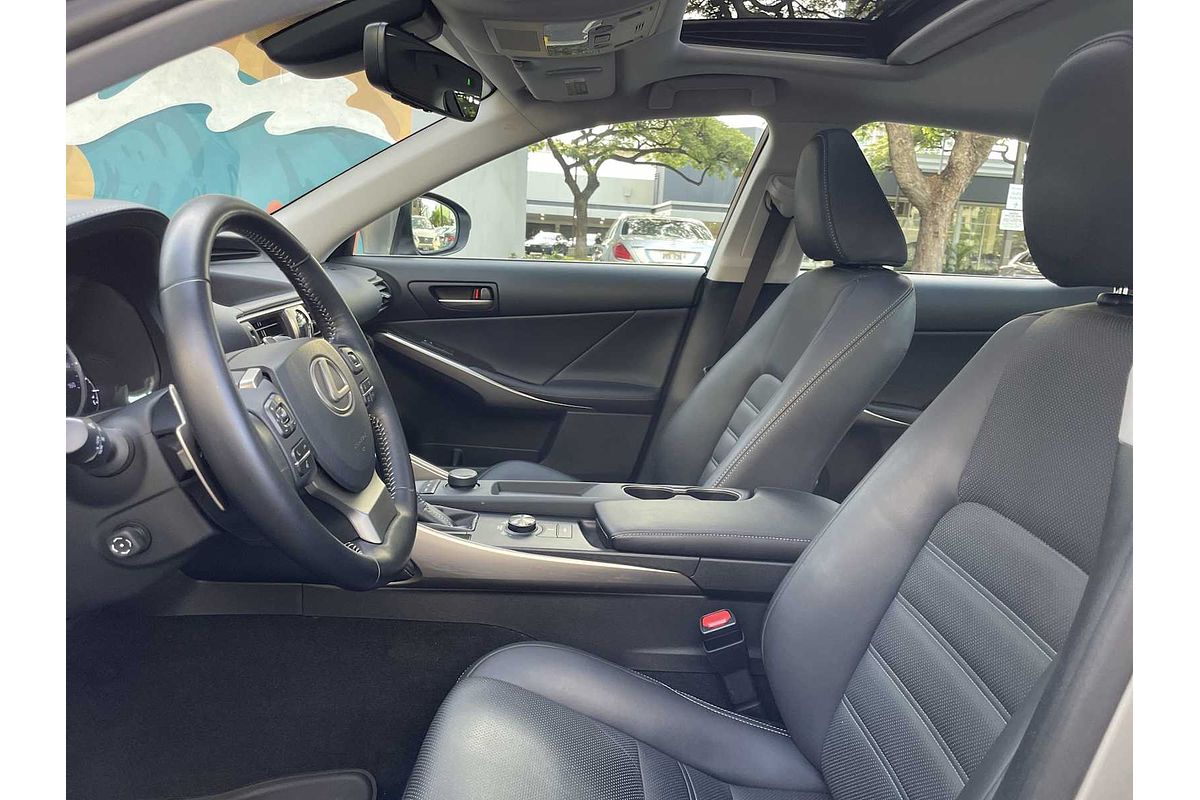 2017 Lexus IS