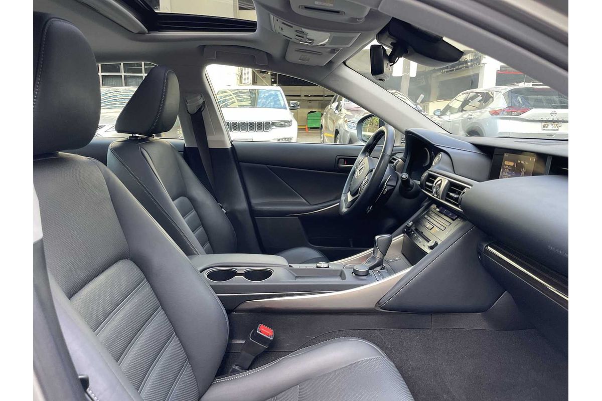 2017 Lexus IS
