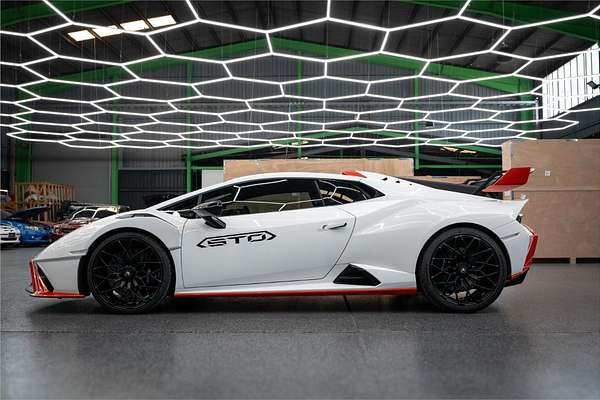 2022 Lamborghini Huracan STO 724