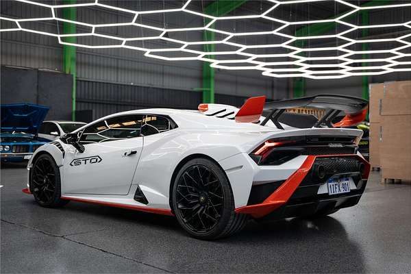 2022 Lamborghini Huracan STO 724