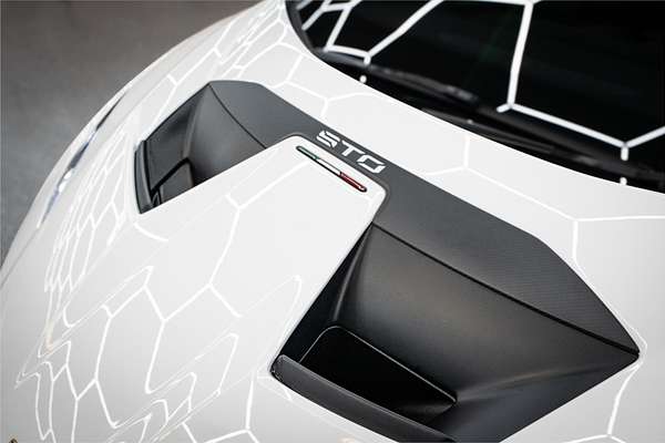 2022 Lamborghini Huracan STO 724