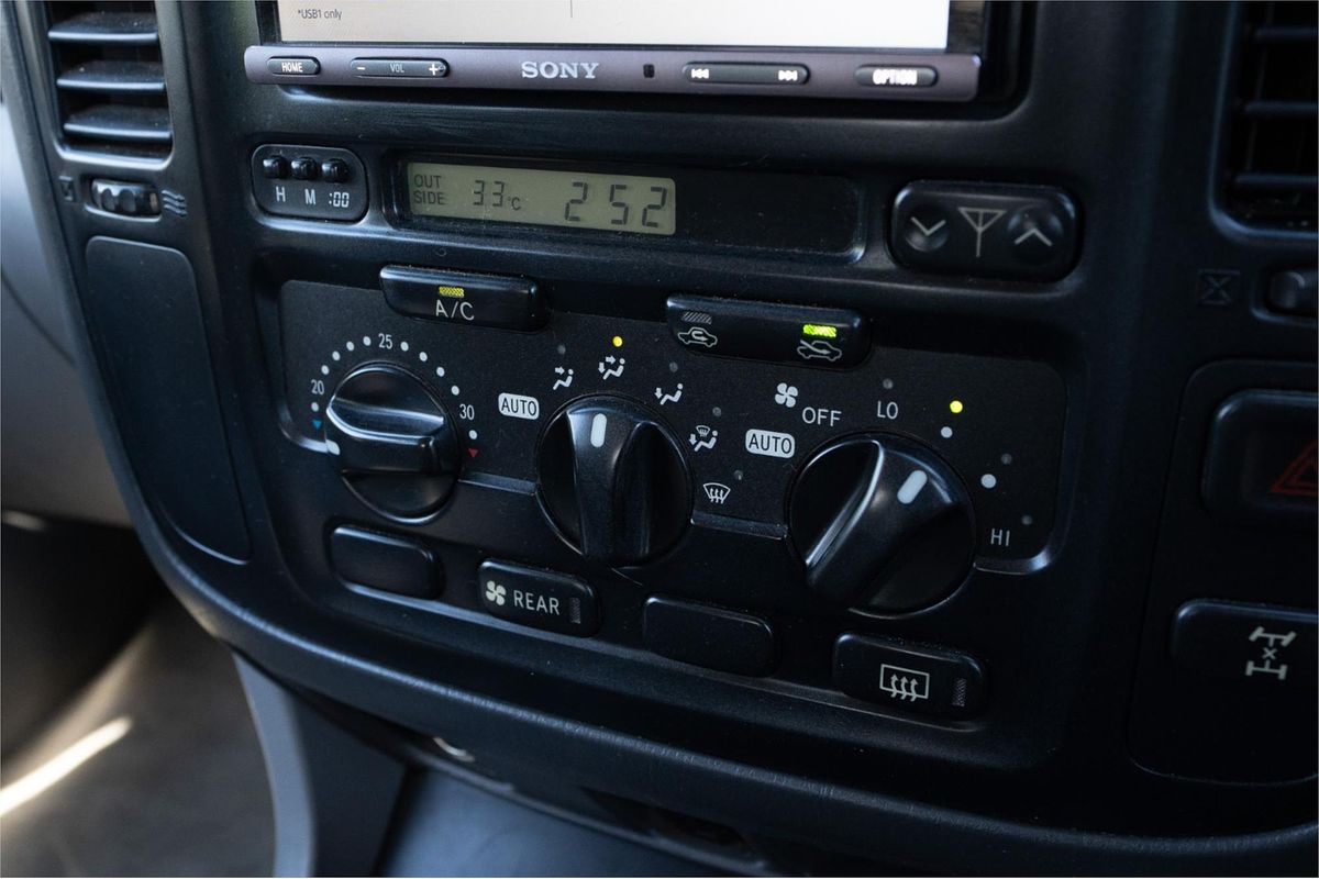 2000 Toyota Landcruiser GXV (4x4)