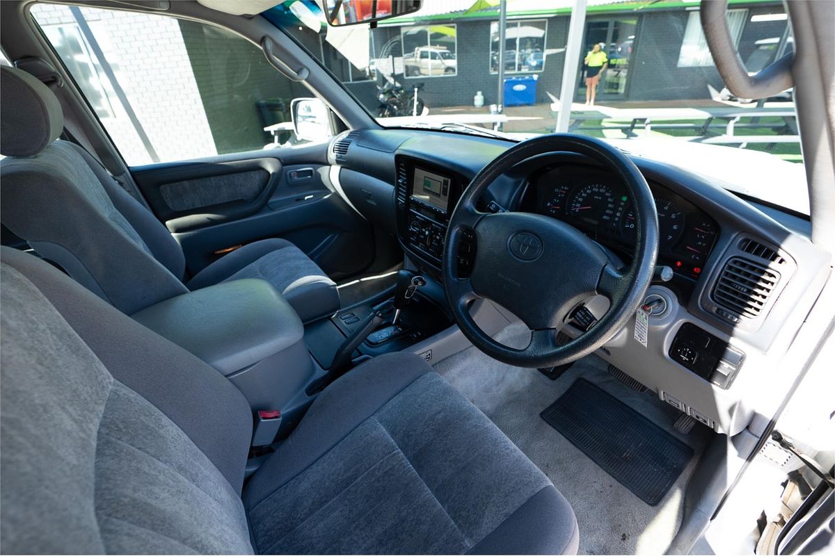 2000 Toyota Landcruiser GXV (4x4)