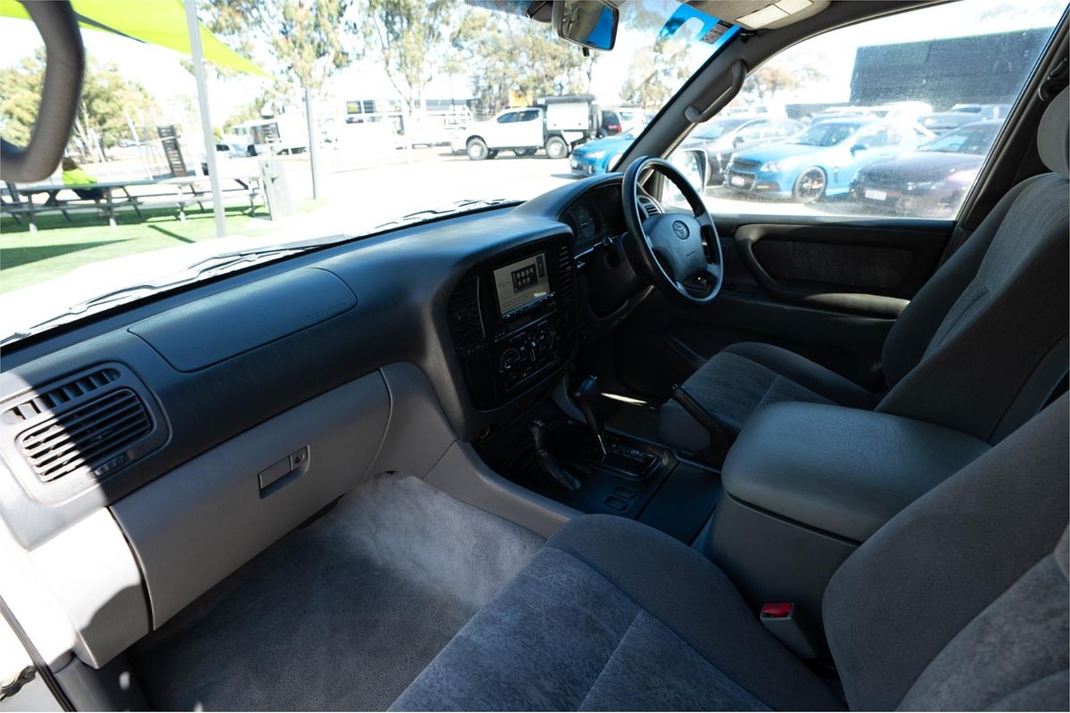 2000 Toyota Landcruiser GXV (4x4)