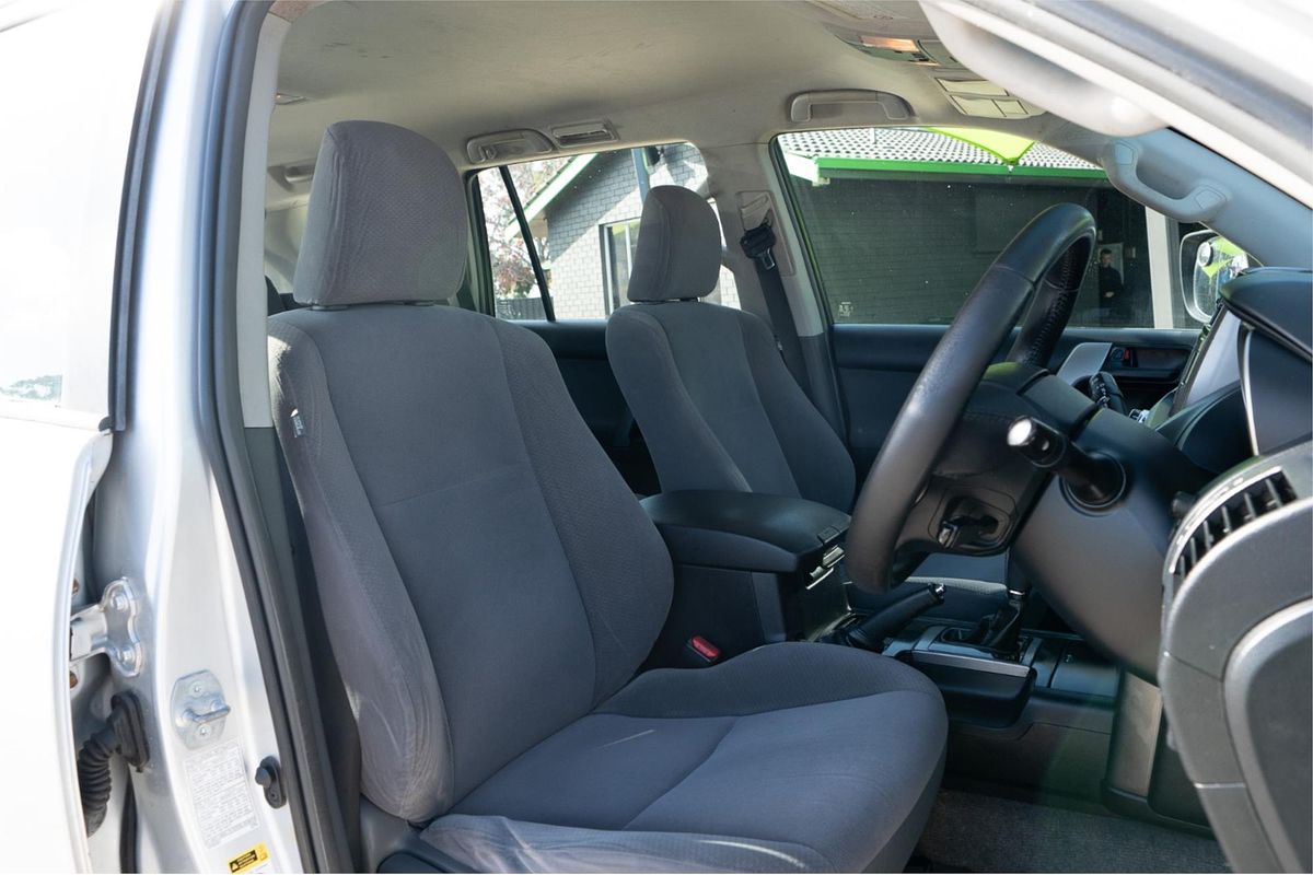 2010 Toyota Landcruiser GXL UZJ200R